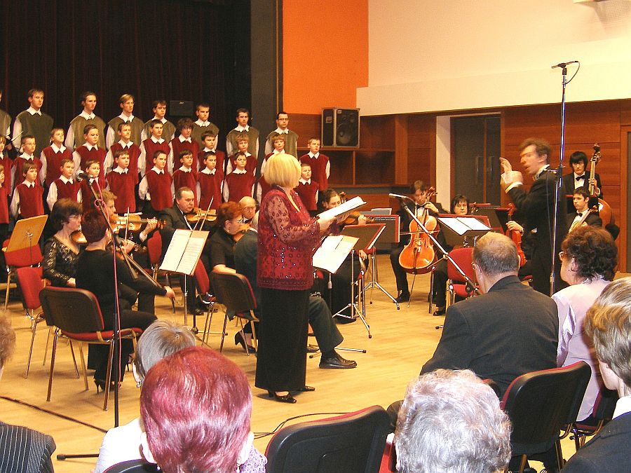 Bratislavský chlapčenský zbor a Komorní orchestr města Blanska s dirigentem Gabrielem Rovňákem